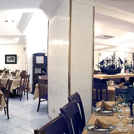 Alceste Hotel