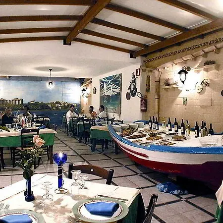 Alceste Hotel
