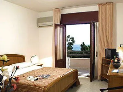 Alceste Hotel